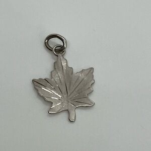 Vtg 925 Sterling Silver Castor Maple Leaf Charm / Pendant